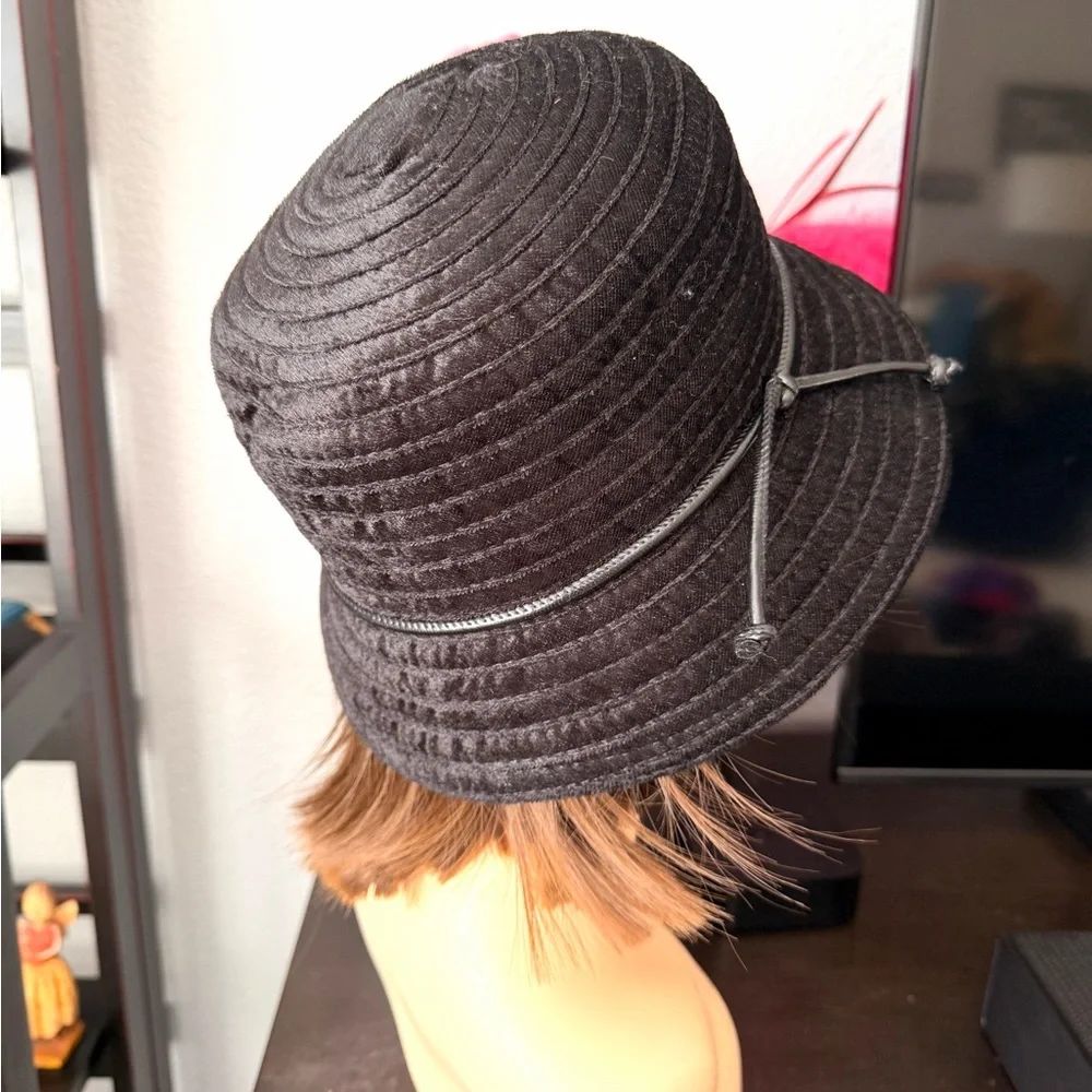Sierra Accessories Black Chic Hat